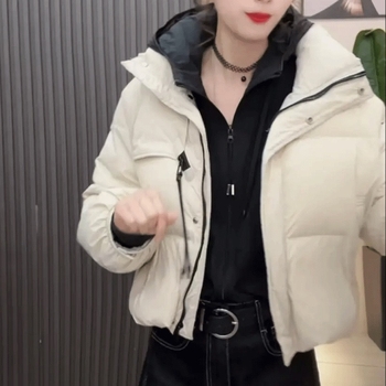 Geacă scurtă de puf Gabrielle pentru femei, iarnă 2024, croială în formă A, guler înalt, fermoar, 51–55% puf de rață alb, material poliester
