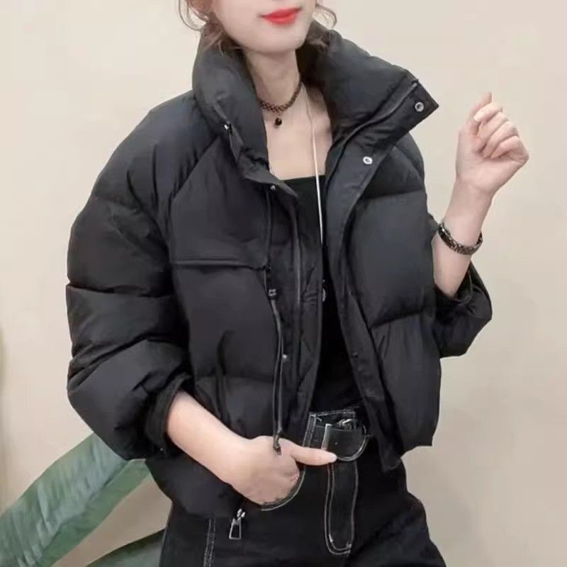 Geacă scurtă de puf Gabrielle pentru femei, iarnă 2024, croială în formă A, guler înalt, fermoar, 51–55% puf de rață alb, material poliester