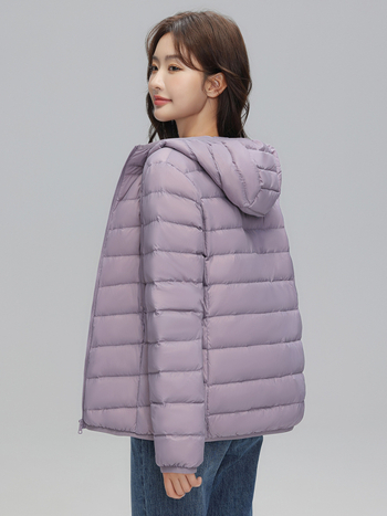 Geacă de puf cu glugă, stil coreean, croială slim, țesătură din nylon subțire (umplutură din puf de rață; conținut de cașmir 86–90%; țesătură nylon; iarnă 2025; croială standard)