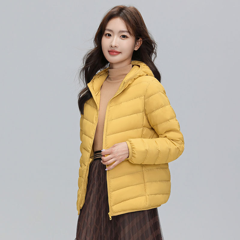 Geacă de puf cu glugă, stil coreean, croială slim, țesătură din nylon subțire (umplutură din puf de rață; conținut de cașmir 86–90%; țesătură nylon; iarnă 2025; croială standard)