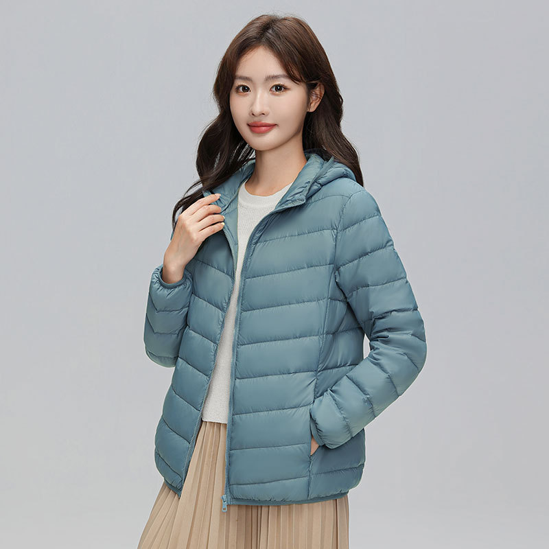 Geacă de puf cu glugă, stil coreean, croială slim, țesătură din nylon subțire (umplutură din puf de rață; conținut de cașmir 86–90%; țesătură nylon; iarnă 2025; croială standard)