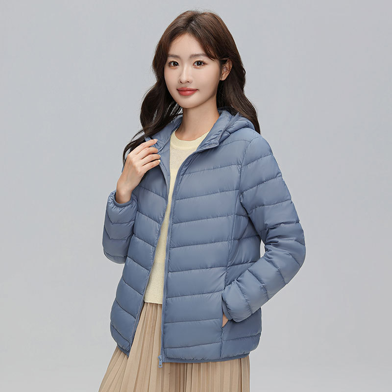 Geacă de puf cu glugă, stil coreean, croială slim, țesătură din nylon subțire (umplutură din puf de rață; conținut de cașmir 86–90%; țesătură nylon; iarnă 2025; croială standard)