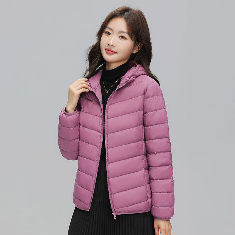 Geacă de puf cu glugă, stil coreean, croială slim, țesătură din nylon subțire (umplutură din puf de rață; conținut de cașmir 86–90%; țesătură nylon; iarnă 2025; croială standard)