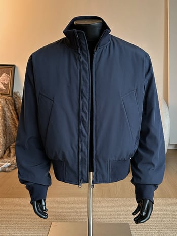 90 bijela patka perjasta jakna, pilotski stil, kratki kroj, zima 2025, muški