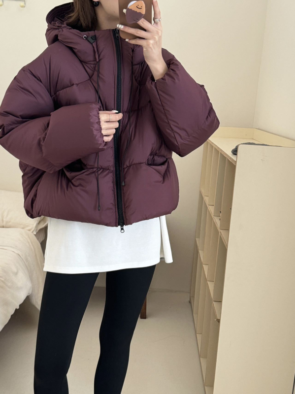 Geacă de puf cu glugă, umplutură din puf de rață 201–300 g, conținut de puf 91–95%, gros, țesătură poliester, lungime normală, femei, stil britanic, toamnă 2025