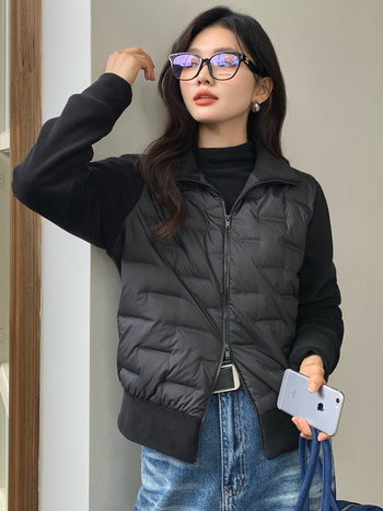 Ženska jakna s polar fleece materijalom, zatvarač na zip, stojeći ovratnik, punilo od bijelog puhastog perja kačje 86–90%, debeli materijal, dugi rukavi, standardna duljina, jesen-zima 2024