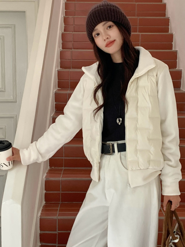 Ženska jakna s polar fleece materijalom, zatvarač na zip, stojeći ovratnik, punilo od bijelog puhastog perja kačje 86–90%, debeli materijal, dugi rukavi, standardna duljina, jesen-zima 2024