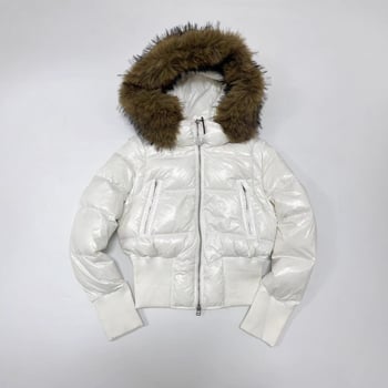 Női téli dzseki pardupuhával, levehető műszőrmés gallérral, kapucnival, cipzárral, 85–90% pehelytartalom