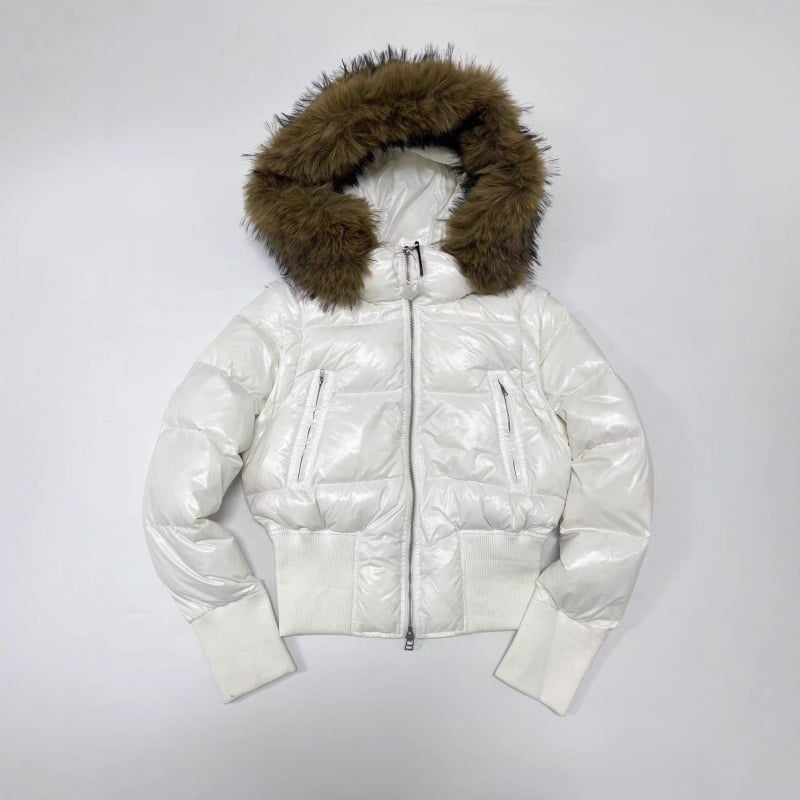 Női téli dzseki pardupuhával, levehető műszőrmés gallérral, kapucnival, cipzárral, 85–90% pehelytartalom