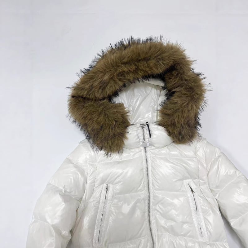 Női téli dzseki pardupuhával, levehető műszőrmés gallérral, kapucnival, cipzárral, 85–90% pehelytartalom