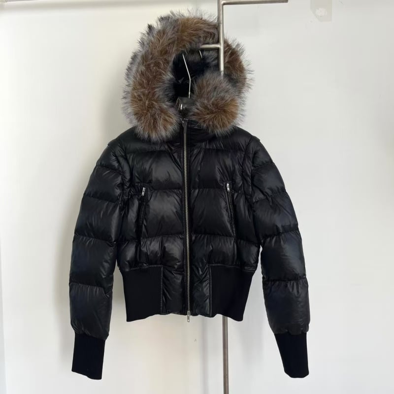 Női téli dzseki pardupuhával, levehető műszőrmés gallérral, kapucnival, cipzárral, 85–90% pehelytartalom