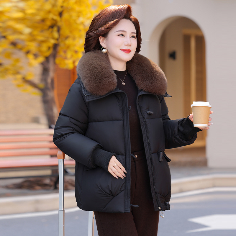 Moteriška žieminė striukė su poliesterio audiniu, imitacinio kailio apykakle, laisvas kirpimas, užtrauktukas