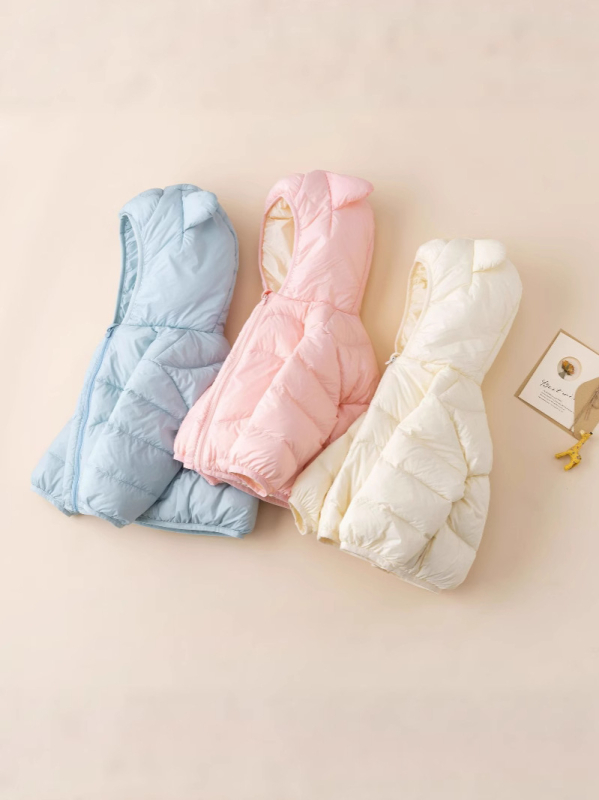 Vaikų pūkinė striukė su gobtuvu, trumpas kirpimas, balto antis pūko užpildas, karikatūros raštas, žiemai