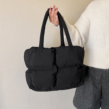 Женска чанта за рамо с хоризонтална квадратна форма, Nylon външна част, Canvas подплата, вътрешна структура: джоб за документи и ламиниран джоб с цип, отворен дизайн