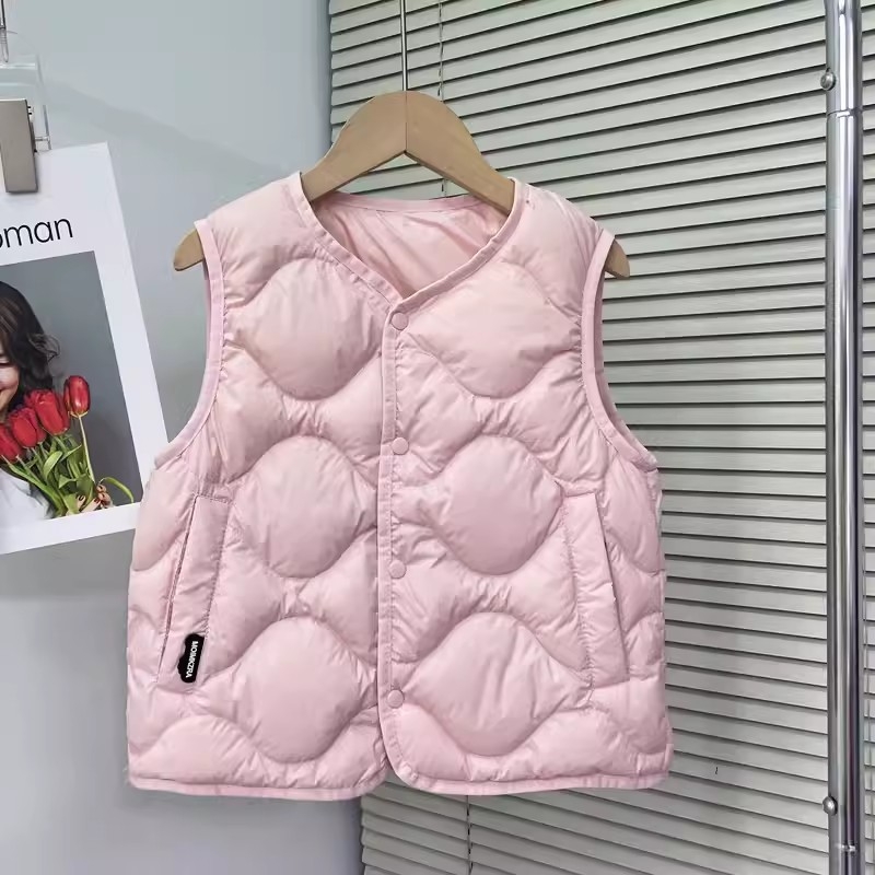 Vesta pentru copii cu puf de rață, fără mâneci, lungime scurtă, croială mulată; umplutură: puf alb de rață 41 g; exterior și căptușeală din poliester; protecție UV; potrivit pentru iarnă, primăvară și toamnă