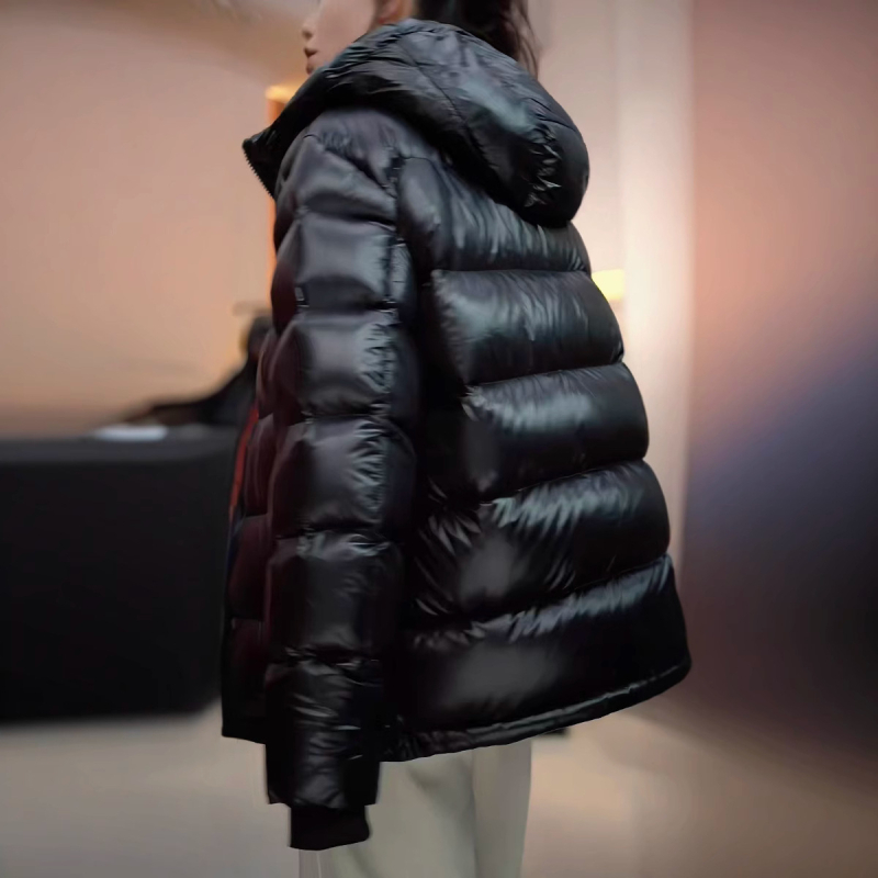 Unisex jaka ar pūku pāriem – ūdensnecaurlaidīga un pretvēja, pildījums no balto pīļu pūka, kašmira saturs 86–90%, Fitted