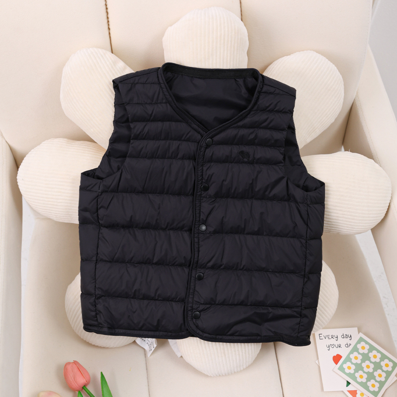 Vesta pentru copii, ușoară, din puf, exterior din nylon, căptușeală nylon 100%, fără mâneci, fără glugă, croială scurtă dreaptă, imprimeu animal, umplutură 86–90% puf de rață alb, potrivită pentru toamnă, iarnă și primăvară