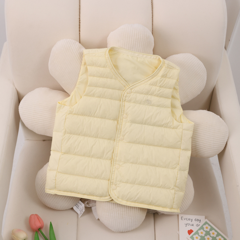 Vesta pentru copii, ușoară, din puf, exterior din nylon, căptușeală nylon 100%, fără mâneci, fără glugă, croială scurtă dreaptă, imprimeu animal, umplutură 86–90% puf de rață alb, potrivită pentru toamnă, iarnă și primăvară