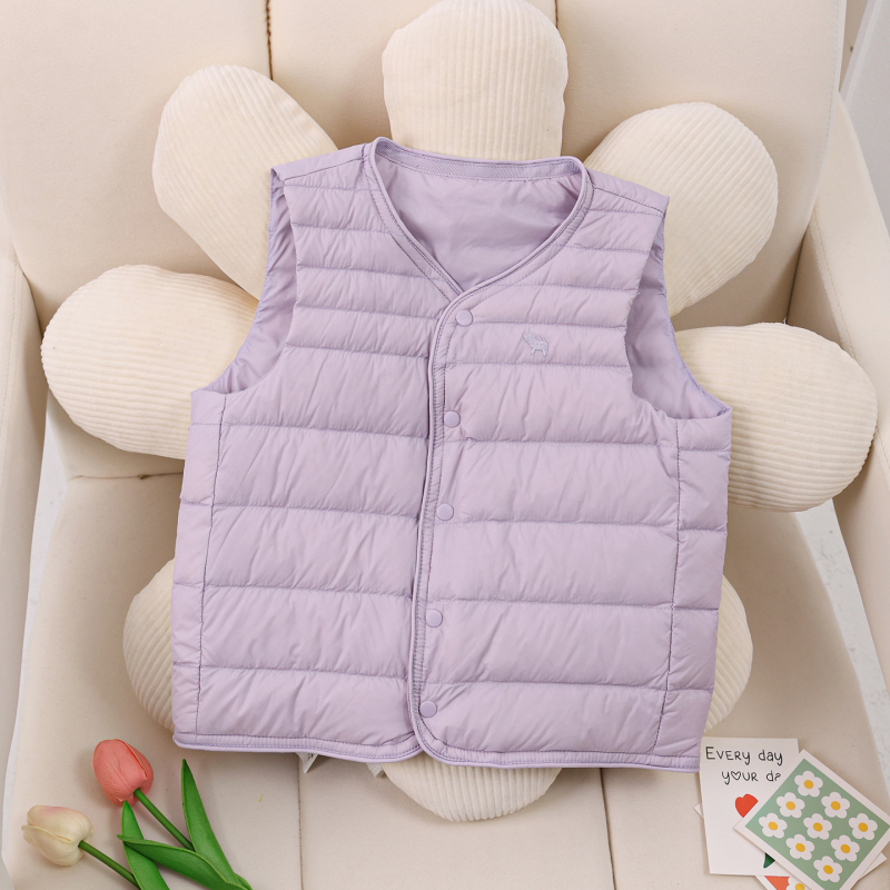 Vesta pentru copii, ușoară, din puf, exterior din nylon, căptușeală nylon 100%, fără mâneci, fără glugă, croială scurtă dreaptă, imprimeu animal, umplutură 86–90% puf de rață alb, potrivită pentru toamnă, iarnă și primăvară