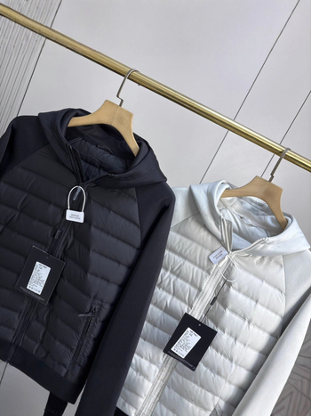 Férfi téli kapucni nélküli tolldzseki, tolltöltet 46-50%, külső poliészter, bélés poliészter, -20°C-tól -5°C-ig terjedő hidegállóság