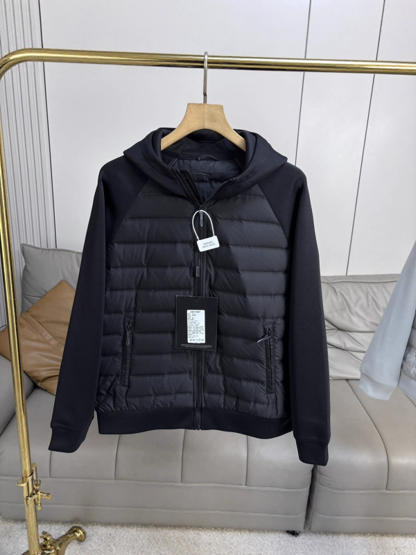 Férfi téli kapucni nélküli tolldzseki, tolltöltet 46-50%, külső poliészter, bélés poliészter, -20°C-tól -5°C-ig terjedő hidegállóság