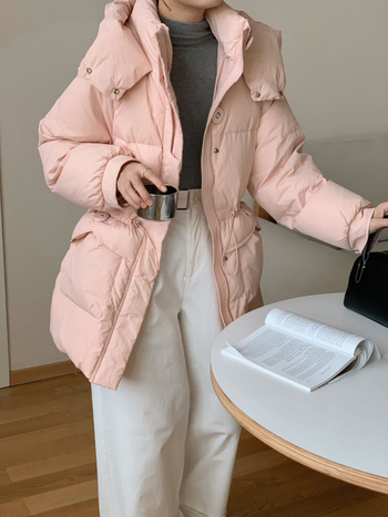 Női pehelykabát kapucnival, koreai stílusú, középméretű, vastag, kacsa tolltöltettel, 86–90% tolltartalom, poliészter