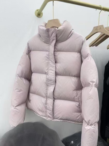 Kratka jakna od perja s stojećim ovratnikom, slobodan kroj za sitnije figure, punilo 201-300 g pačje perje