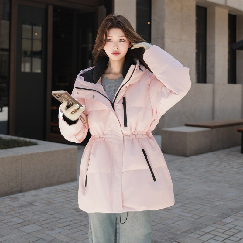 Geacă de damă din puf de rață – 86–90% conținut de puf, glugă, lungime medie, fermoar