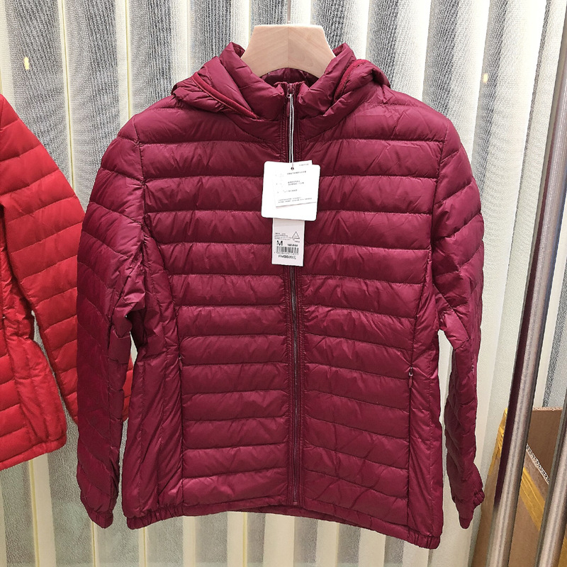 Ženska jakna s puhom od patke, s odvojivom kapuljom, najlon materijal, duljina 50–65 cm, punjenje 51–100 g
