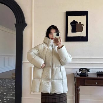 Dámska bunda s kapucňou, stredná dĺžka, výplň 201-300 g páperie, obsah páperia 91-95%, nadýchaný pocit