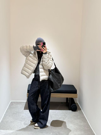 Geacă de puf cu umplutură de puf de rață, conținut de puf 86–90%, greutate de umplutură 101–200 g, cu glugă