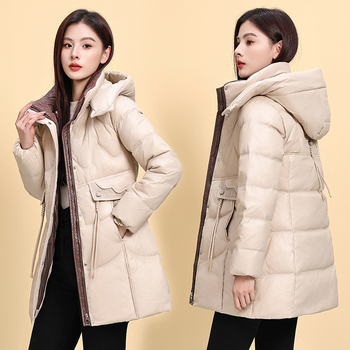 Geacă de iarnă pentru femei cu puf de rață, lungime medie, umplutură 201–300 g, conținut puf 51–55%, poliester, guler înalt, glugă detașabilă