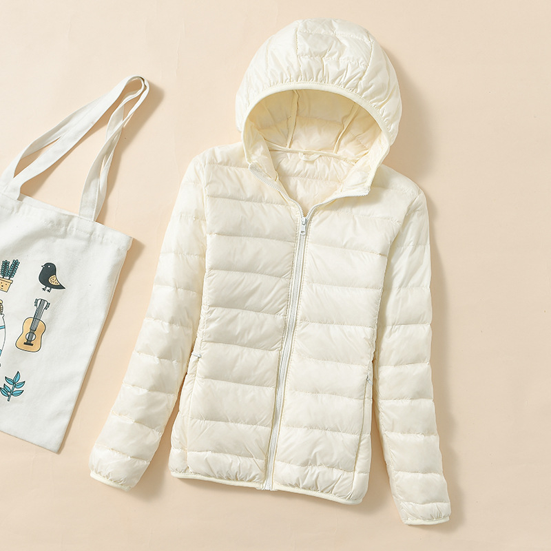 Női slim-fit kapucnis tollas kabát nylon külsővel, kacsa tollal töltött, 201–300 g, 51–55% tolltartalom