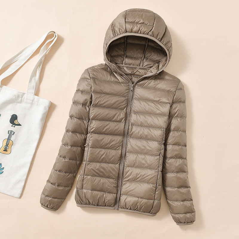 Női slim-fit kapucnis tollas kabát nylon külsővel, kacsa tollal töltött, 201–300 g, 51–55% tolltartalom