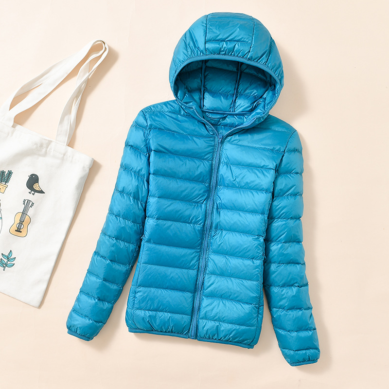 Női slim-fit kapucnis tollas kabát nylon külsővel, kacsa tollal töltött, 201–300 g, 51–55% tolltartalom