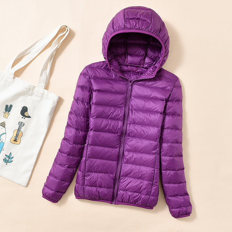 Női slim-fit kapucnis tollas kabát nylon külsővel, kacsa tollal töltött, 201–300 g, 51–55% tolltartalom