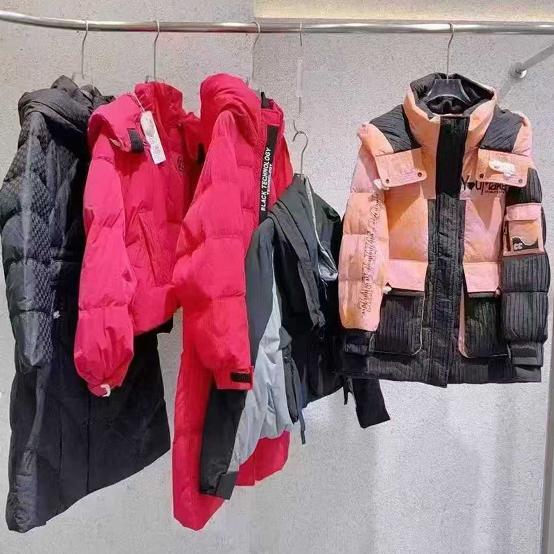 Ženska duga jakna s kapuljom, punjena guščjim perjem, gradski stil, zima 2025