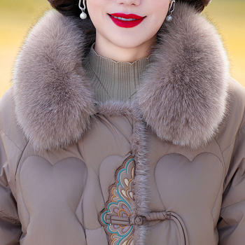 Žieminė moteriška striukė su pūko-kokvilinės užpildais, poliesterio audinys, pagrindinis sudėtis 50-70% poliesterio, akrilas <30%, Kinijos stiliaus paltas, Žiema 2023