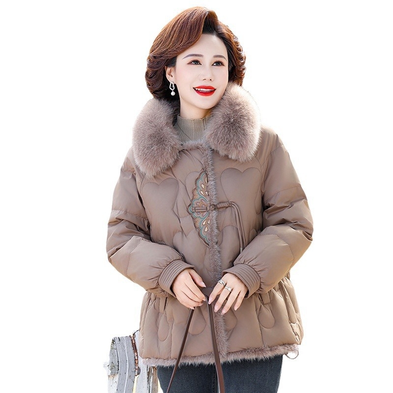 Žieminė moteriška striukė su pūko-kokvilinės užpildais, poliesterio audinys, pagrindinis sudėtis 50-70% poliesterio, akrilas <30%, Kinijos stiliaus paltas, Žiema 2023