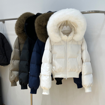 Női rövid pehelydzseki nagy szőrme gallérral, derékra szabott, vastag kialakítás, 2025-ös modell, fehér lúd pelyhetöltet 86–90%