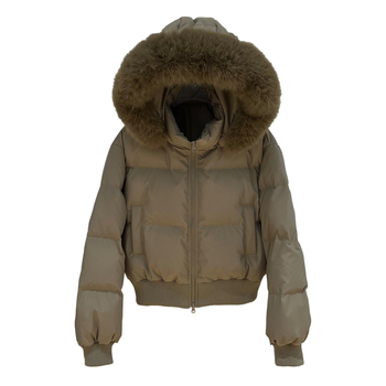 Női rövid pehelydzseki nagy szőrme gallérral, derékra szabott, vastag kialakítás, 2025-ös modell, fehér lúd pelyhetöltet 86–90%