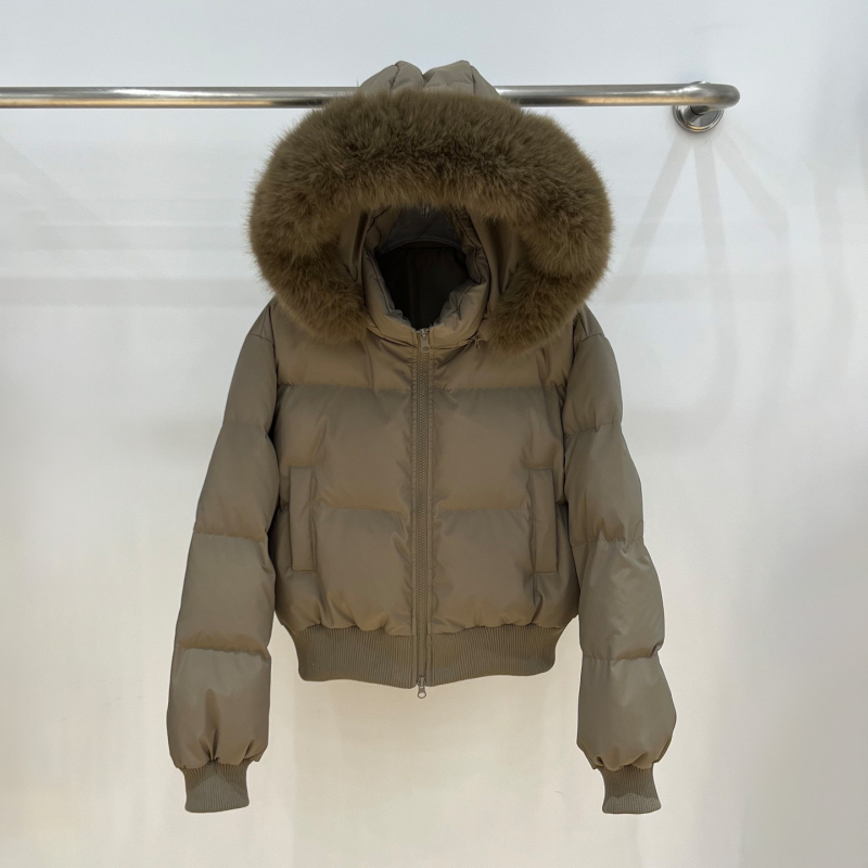 Női rövid pehelydzseki nagy szőrme gallérral, derékra szabott, vastag kialakítás, 2025-ös modell, fehér lúd pelyhetöltet 86–90%