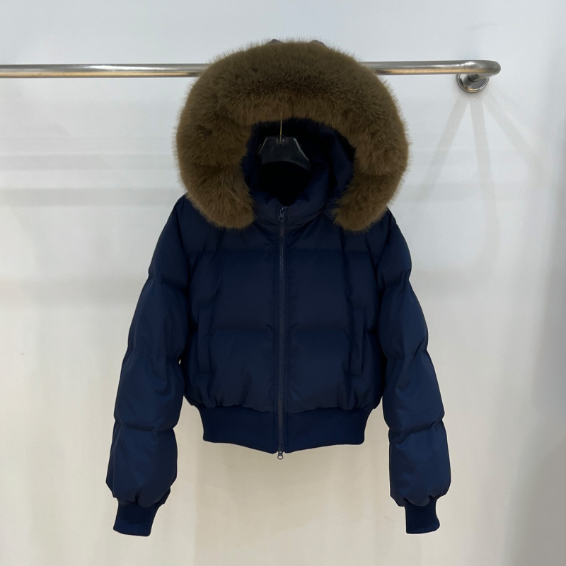 Női rövid pehelydzseki nagy szőrme gallérral, derékra szabott, vastag kialakítás, 2025-ös modell, fehér lúd pelyhetöltet 86–90%