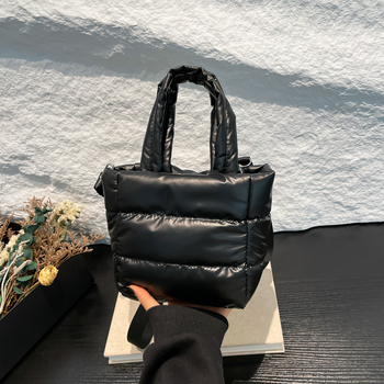 Taška typu vedro, mestský minimalistický štýl, vonkajšia látka, polyesterová podšívka, magnetická spona