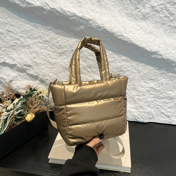 Taška typu vedro, mestský minimalistický štýl, vonkajšia látka, polyesterová podšívka, magnetická spona