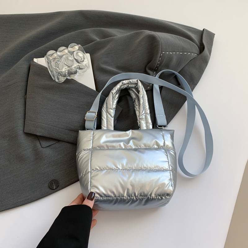 Taška typu vedro, mestský minimalistický štýl, vonkajšia látka, polyesterová podšívka, magnetická spona