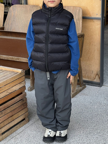 Vesta pentru copii din puf, umplere puf 91–94%, fără mâneci, fermoar frontal, poliester, model de iarnă 2025