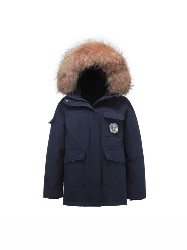 Geacă parka cu glugă din puf de rață; Conținut puf: 86-90% • Material: poliester • Lungime: medie • Închidere: fermoar