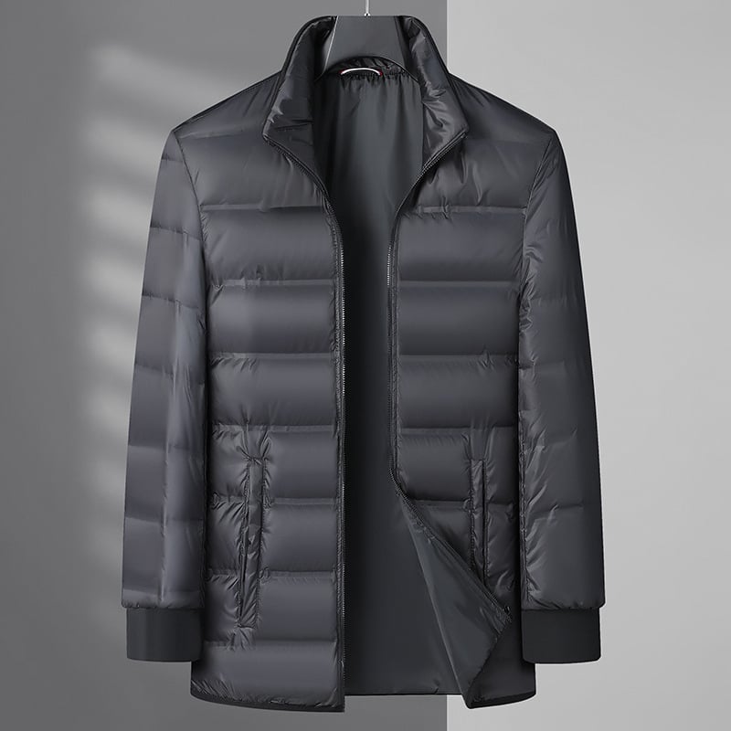 Мъжко пухено яке с отделящ се подплат, качулка, свободен силует, ветроустойчиво, цип за закопчаване; пух от бял гъши пух, съдържание на пух 86–90%