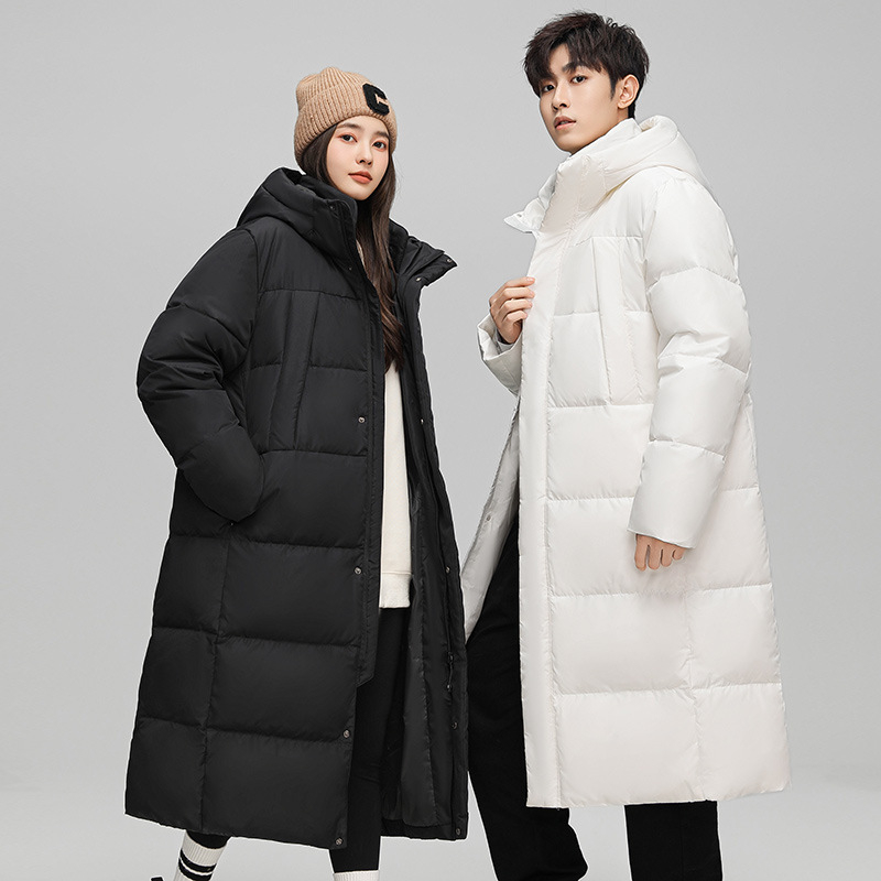 Uniszex középhosszú tollkabát fehér kacsapuhával 56–60% töltőanyag, külső és bélés poliészter, rácsos mintázat, kapucni, cipzár, vastagított dizájn